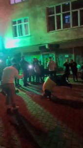 (ÖZEL) Taklaci Teyze Gençlere Tas Çikardi