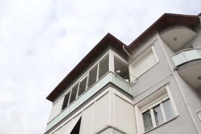 Üçüncü Kattaki Evin Mutfaginda Çikan Yangin Büyümeden Söndürüldü