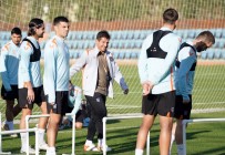 Emre Belözoglu, Basaksehir'de Ilk Idmanina Çikti