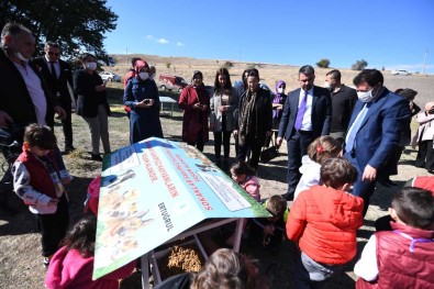 Pursaklar Belediyesi, Hayvanlari Koruma Gününde Çocuklari Sevimli Dostlariyla Bulusturdu