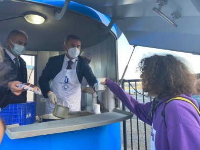 Üsküdar'da Sicak Çorba Ikrami Basladi