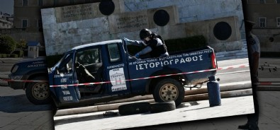 Atina'da parlamento önüne 'Yunanistan’ı Türkiye Yönetiyor' yazılı kamyonet bırakıldı