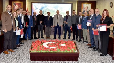 Rektör Ünal, ISIF 2021'Den Ödül Alan Akademisyenleri Kutladi