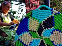 Aile Geçimini Bugday Sapindan Sagliyor