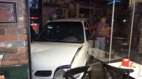 Facianin Esiginden Dönüldü Açiklamasi Fren Yerine Gaza Basti, Otomobil Döner Salonuna Daldi