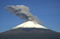 Meksika'daki Popocatepetl Yanardagi'nda 3 Patlama Yasandi