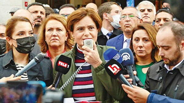 Eşkıya şehre indi: CHP İlçe Başkanı baskına giden zabıtaya amirlik yaptı