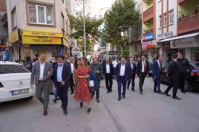CHP'li Belediye Baskanlari Esnafi Ziyaret Etti, Atatürk Parki'ni Gezdi