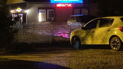 Kaçirdigi Çocugunun Canli Yayinda Bogazina Biçak Dayadi