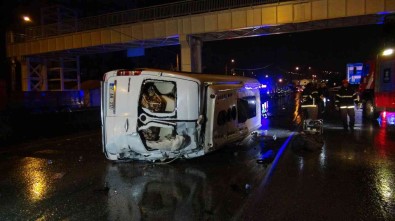Kaza Yapan Servis Minibüsüne Akaryakit Tankeri Çarpti Açiklamasi 1 Ölü, 1 Yarali