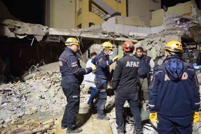 Malatya'da Çöken Binada Arama Çalismalari Sona Erdi