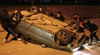 Edirne'de Kaza Yapan Otomobil Yolun Ortasinda Ters Döndü Açiklamasi 2 Yarali