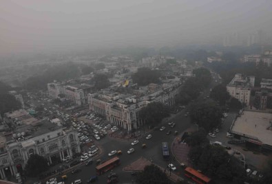 Hindistan'da Tehlikeli Seviyeye Yükselen Hava Kirliligi Egitime Ara Verdirdi