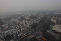 Hindistan'da Tehlikeli Seviyeye Yükselen Hava Kirliligi Egitime Ara Verdirdi