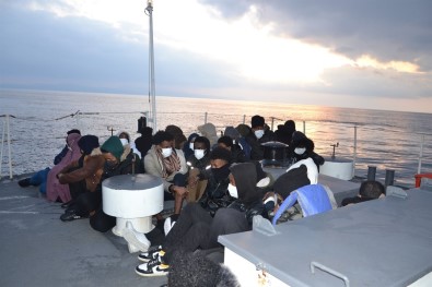3 Günde Türk Kara Sularina Geri Itilen 234 Göçmen Kurtarildi
