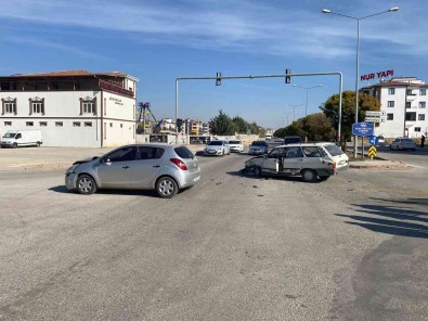 Elazig'da Trafik Kazasi Açiklamasi 2 Yarali