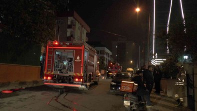 Atasehir'de 5 Katli Özel Yurtta Yangin Çikti, Ögrenciler Sokaga Döküldü