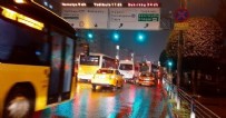 İstanbul'da sağnak yağmur trafik yoğunluk haritasını kırmızıya çevirdi