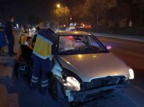 Aydin'da Kontrolden Çikan Otomobil Refüje Çarpti