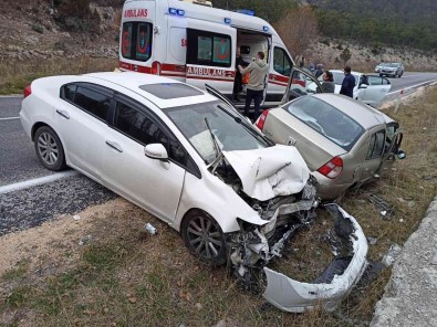 Iki Otomobil Kafa Kafaya Çarpisti Açiklamasi 5 Yarali