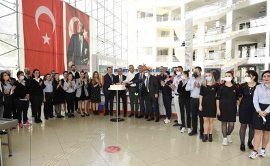 Turunc Masa Nin 7 Inci Yilina Pastali Kutlama Antalya