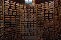 El Yazmasi Eserlere Eldivenli Koruma