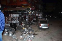 Makas Attigi Iddia Edilen Sürücünün Karistigi Kazada Ortalik Savas Alanina Döndü