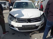 Ercis'te Trafik Kazasi Maddi Hasara Yol Açti