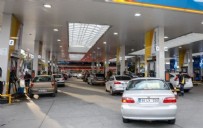 Akaryakıt istasyonlarında kuyruk!