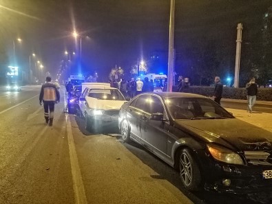 Kayseri'de 5 Araçli Zincirleme Trafik Kazasi Açiklamasi 3 Yarali