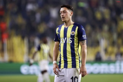 Mesut Özil'den Olympiakos maçı öncesi Fenerbahçe'ye kötü haber