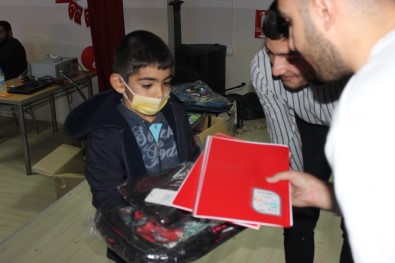 Ülkü Ocaklarindan Tunceli'deki Kardes Okullara Giysi Ve Kirtasiye Yardimi