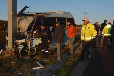 Ayvalik'ta Bozuk Yol Ve Günes Kazaya Neden Oldu Açiklamasi 10 Yarali