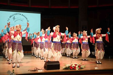 Bodrum'da Ögretmenler Sahneye Çikti
