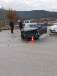 Karabük'te Iki Otomobil Çarpisti Açiklamasi 3 Yarali