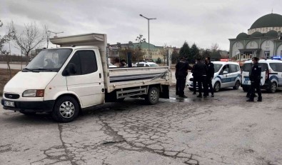 Kovalamacada Polis Aracina Çarpan Süpheli Araci Bozulunca Yakalandi