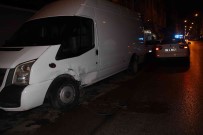 Park Halindeki Araca Çarpip Kaçtilar