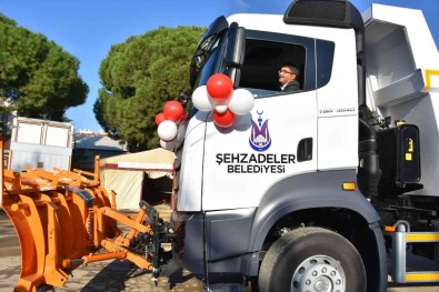 Sehzadeler Belediyesinin Yeni Araçlari Törenle Tanitildi