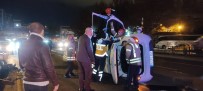 Sisli'de Otomobil Refüje Çarpip Takla Atti Açiklamasi 2 Yarali
