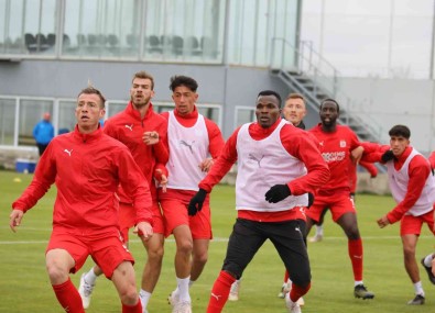 Sivasspor'da, Hatayspor Maçi Hazirliklari Sürüyor