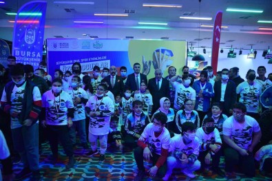 Bursa'da Özel Çocuklar Bowlingle Eglendi