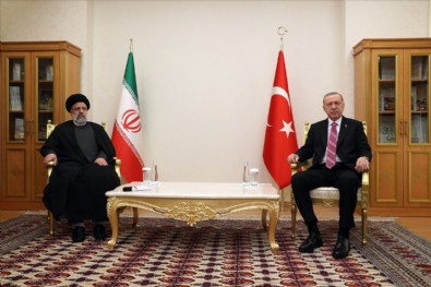 Başkan Recep Tayyip Erdoğan İran Cumhurbaşkanı Reisi ile bir araya geldi