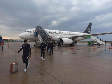 GZT Giresunspor'u Tasiyan Uçak Pisti Pas Geçti