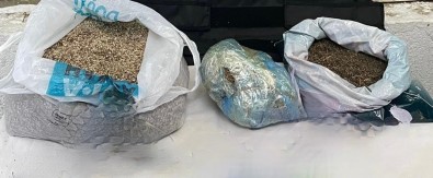 Çantasindan 3 Kilo Uyusturucu Çikti