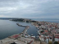 Sinop'ta Okullar Ve Üniversiteye Firtina Arasi