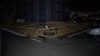Trabzon'da Siddetli Firtina Agaçlari Yerinden Söktü, Çatilari Uçurdu