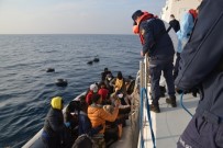 Izmir Açiklarinda 59 Düzensiz Göçmen Kurtarildi