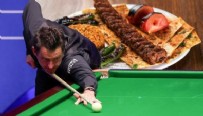Dünyanın en iyi bilardo oyuncularından Ronnie O’Sullivan kebaba daldı