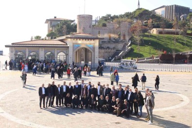 Istanbullular Üsküdar'dan Demokrasi Ve Özgürlükler Adasi'na Tarihi Yolculuga Çikti