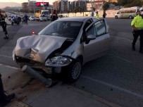Izmir'de Ticari Taksi Ile Otomobil Çarpisti Açiklamasi 4 Yarali